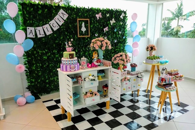 Decoração de Festa Alice no País das Maravilhas Mini Table