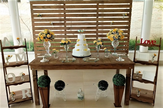 Decoração de Casamento Rústica com Flores Amarelas