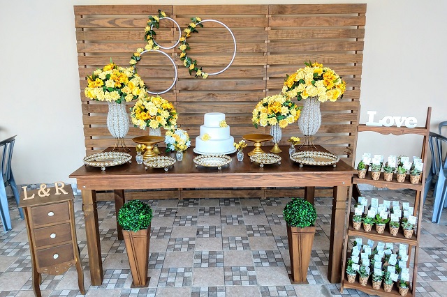 Decoração de Casamento com Pallet e Flores Amarelas