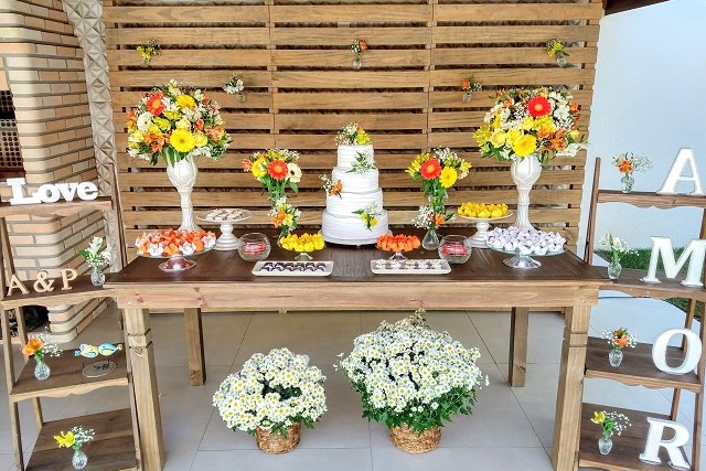 Decoração de Casamento com Flores Coloridas