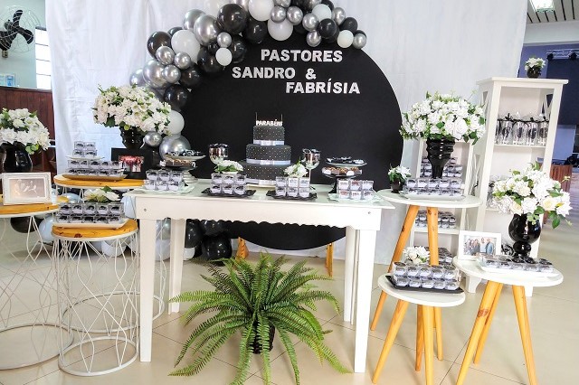 Decoração de Festa de Aniversário Preto com Prata