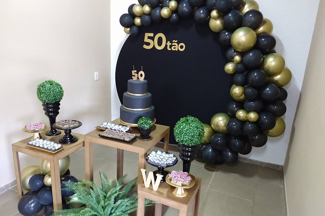 Decoração de Festa 50 Anos Preto com Dourado