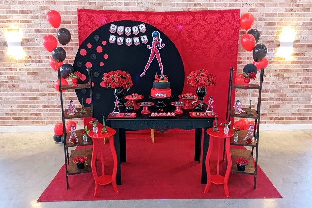 Decoração de Festa Infantil Vermelha e Preta