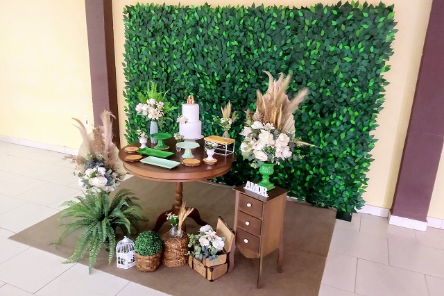 Decoração de Casamento Boho com Muro Inglês