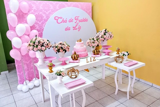 Decoração de Chá de Fraldas Rosa e Branco