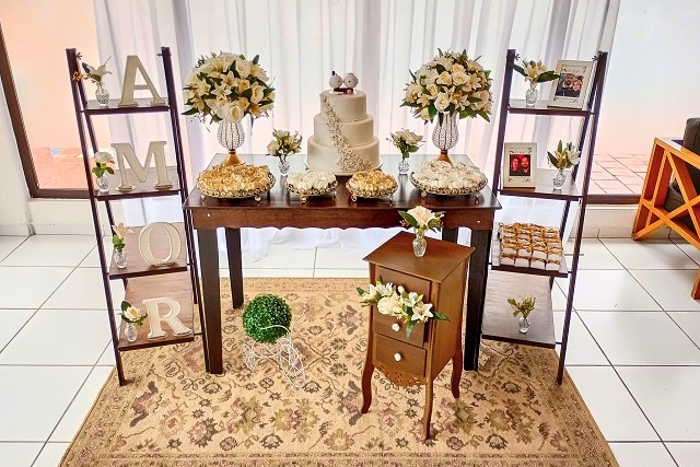 Decoração de Casamento Rústica com Flores Artificiais