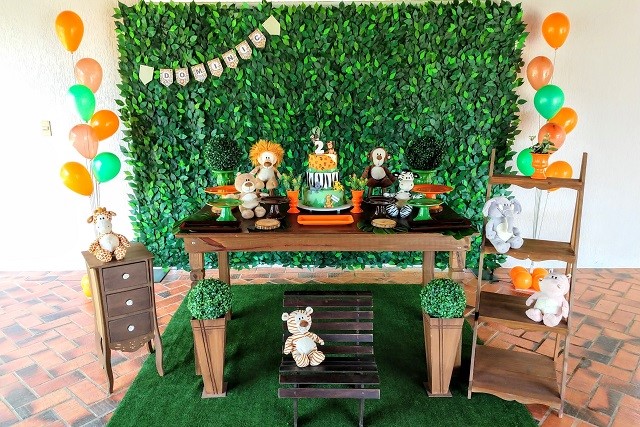 Decoração de Festa Infantil Safari com Muro inglês